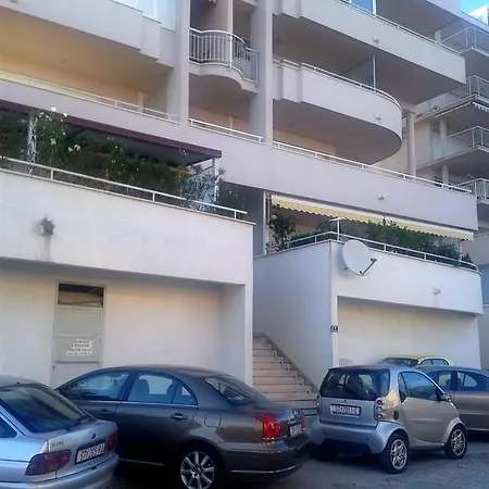 شقة Radosevac